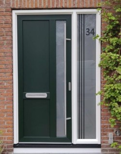 Raamfolie verticaal strakke strepen en Huisnr